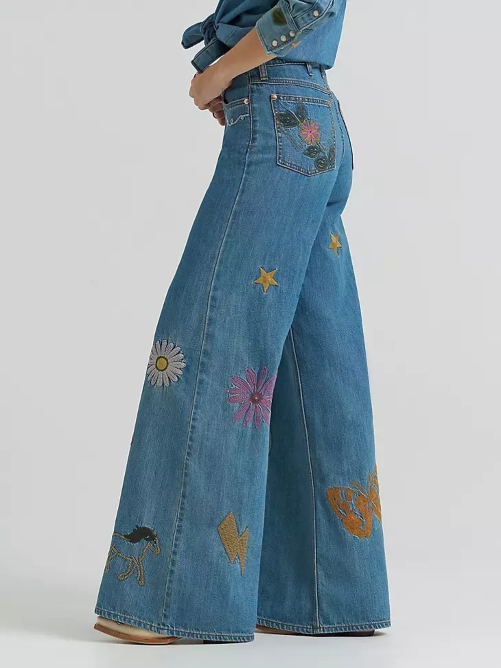 Wrangler NWT Blue Embroidered Wide-Leg Jeans Size 24 - Picture 3 of 13